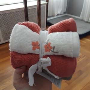 Coral, white and brown face cloths.